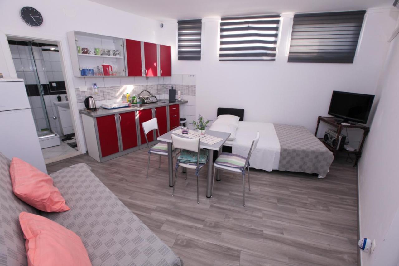 Apartments Damjan Brist Exterior foto